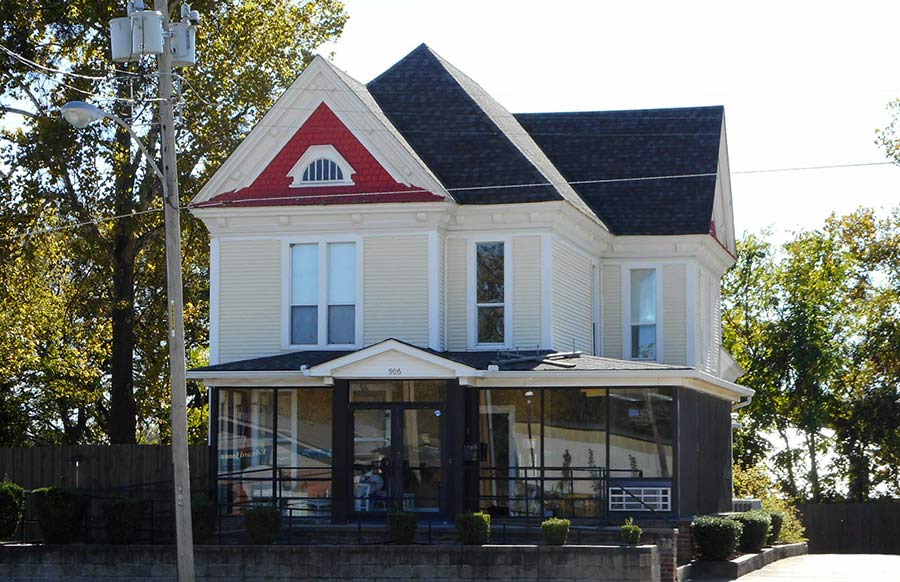 Medlock and West Real Estate Office in Van Buren, Arkansas Buying & Selling NWA & Fort Smith